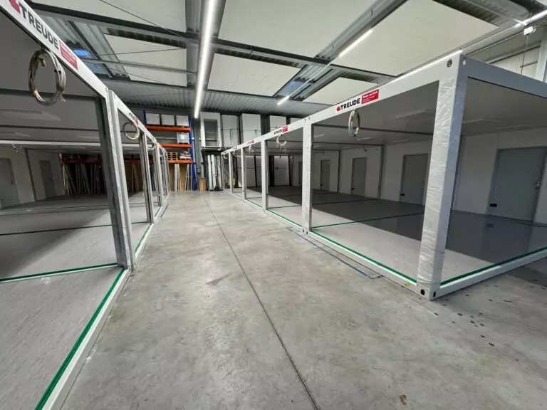 containerrahmen in der treude-produktionshalle