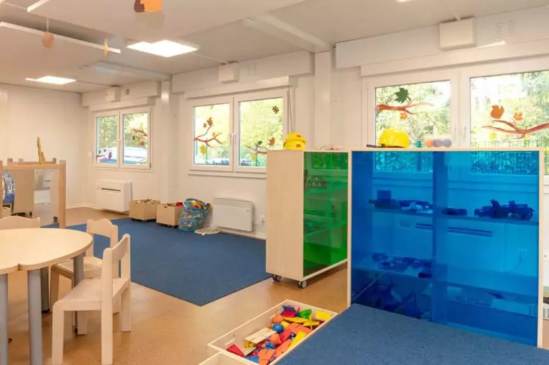 innenraum der kitacontaineranlage kaninchengarten