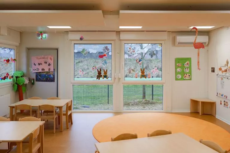 innenraum des kitacontainers lummerland in wathlingen