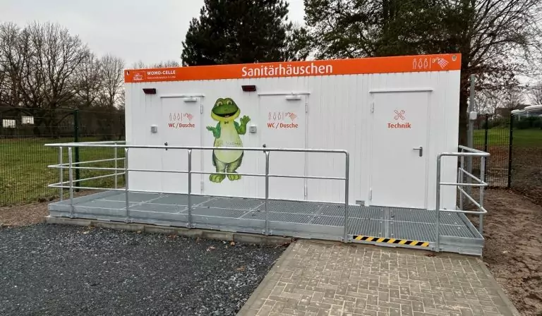 sanitärcontainer am wohnmobilstellplatz in celle
